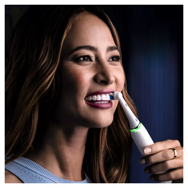 Oral-B iO Series 10 spazzolino per adulti rotante-oscillante bianco