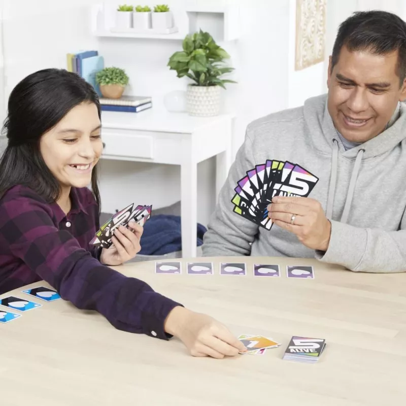 Hasbro Gaming F4205 5 Alive gioco di carte da collezione