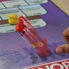 Monopoly Knockout gioco per la famiglia, giochi da tavolo veloci per età 8+, 2–8 giocatori, 20 min.
