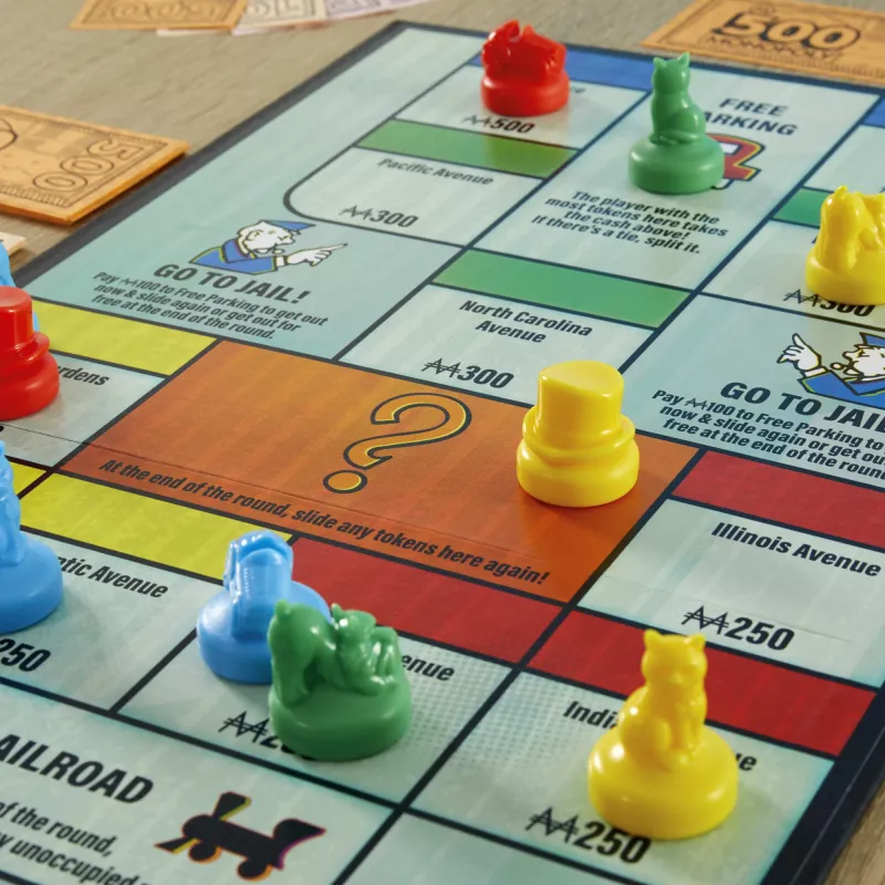 Monopoly Knockout gioco per la famiglia, giochi da tavolo veloci per età 8+, 2–8 giocatori, 20 min.