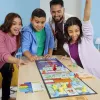 Monopoly Knockout gioco per la famiglia, giochi da tavolo veloci per età 8+, 2–8 giocatori, 20 min.