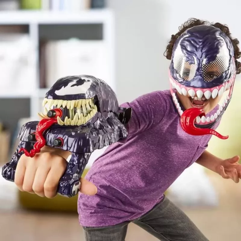 Guanto lancia-ragnatele giocattolo Hasbro Marvel Spider-Man Venom Strike Blaster viola
