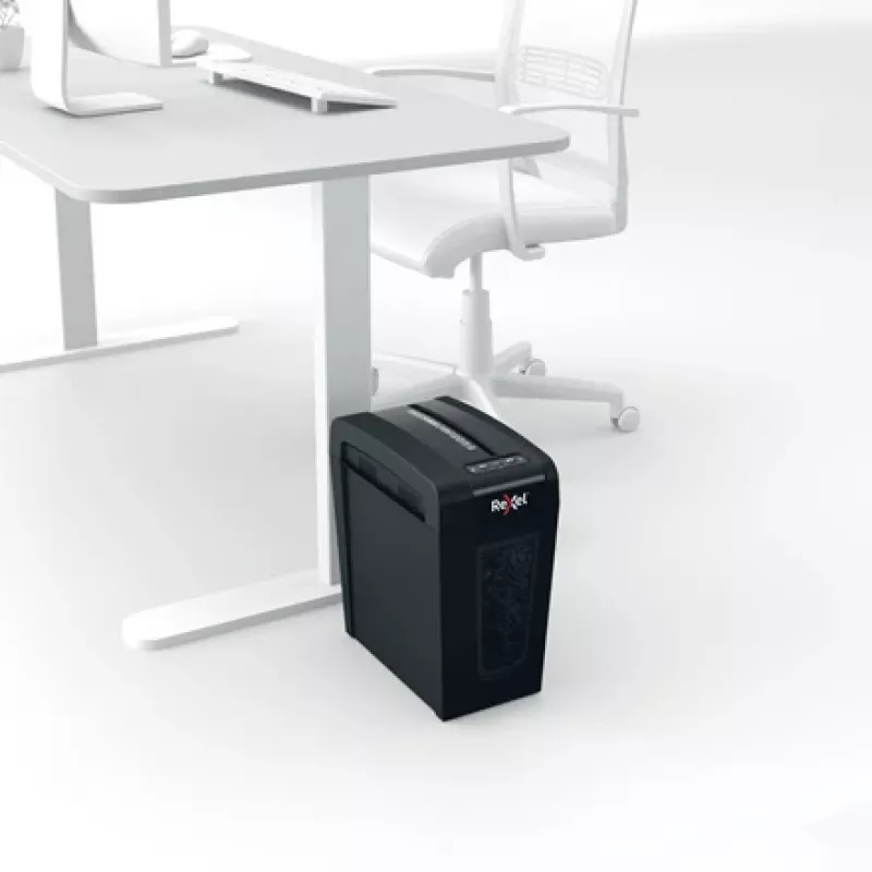 Rexel Secure X8-SL Whisper-Shred distruggidocumenti taglio a croce P4