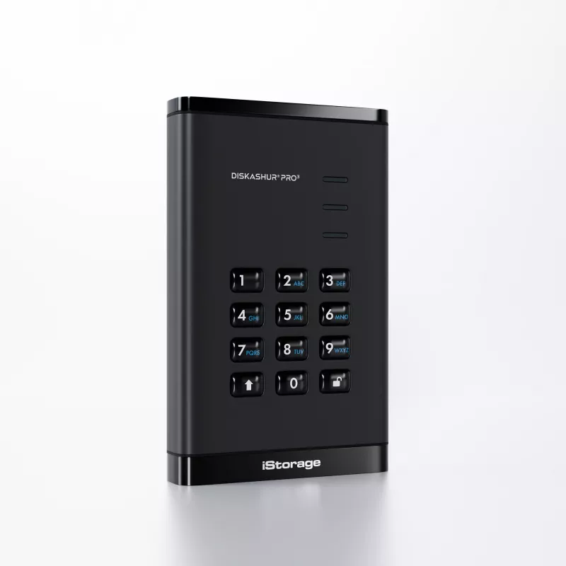 iStorage diskAshur PRO³ SSD 512 GB | Unità a stato solido portatile sicura | Conforme FIPS 140-3 Livello 3 | Crittografia hardware AES-XTS a 256 bit | Protezione tramite PIN | Indipendente dal sistema operativo e dalla piattaforma | Conforme GDPR, TAA | Protezione dagli attacchi brute-force | Resistente a polvere e acqua