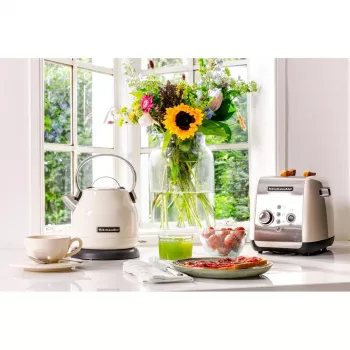 KitchenAid 5KEK1222EAC bollitore 1,25 l 2200 W nero, crema, acciaio inox