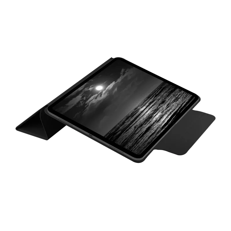 Flip case dbramante1928 Avenida ICON per iPad Pro 13 inch (M5 2025 / M4 2024) – Midnight, modalità supporto, 0,43 kg