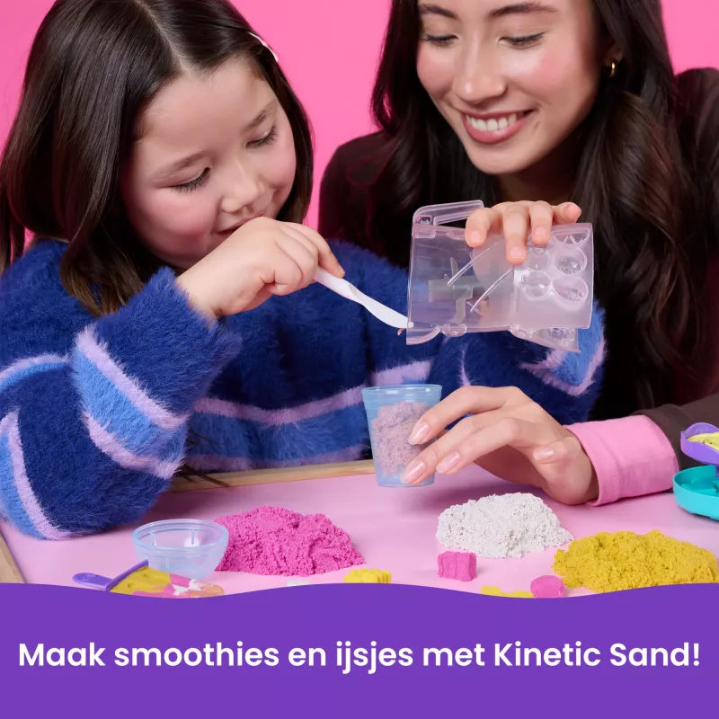 Kinetic Sand, set di gioco frullatore per smoothie, riempimento cestino di Pasqua, include 14 oz di sabbia modellabile, strumenti e stampo gelato, giocattolo cibo giocattolo