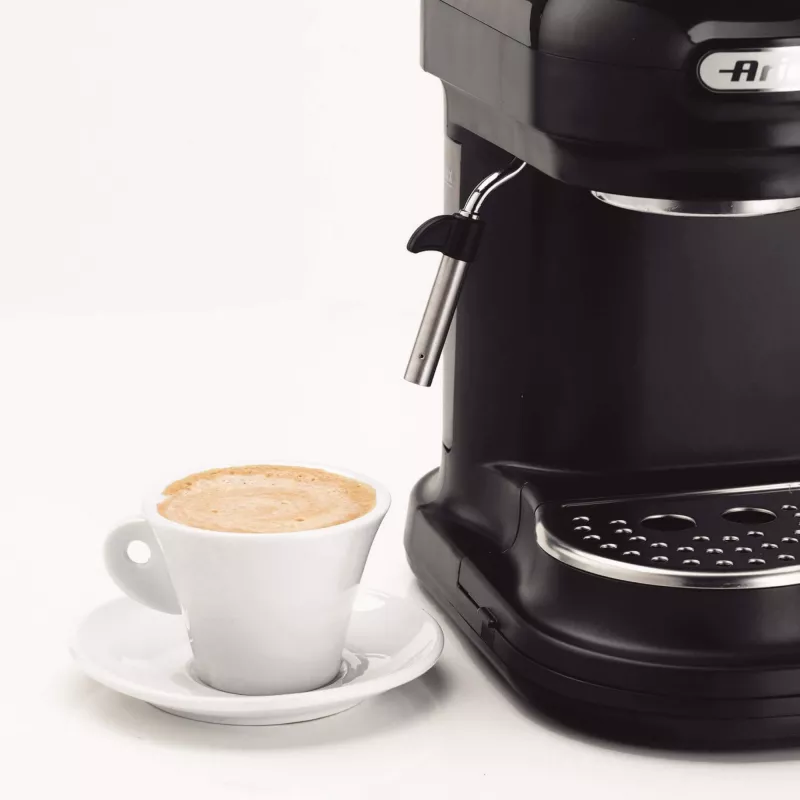 Ariete 1318 Moderna Macchina per caffè espresso con macinacaffè integrato, per chicchi di caffè e caffè macinato, monta latte per cappuccino, filtro per 1 e 2 tazze, 1080 W, 800 ml, nero