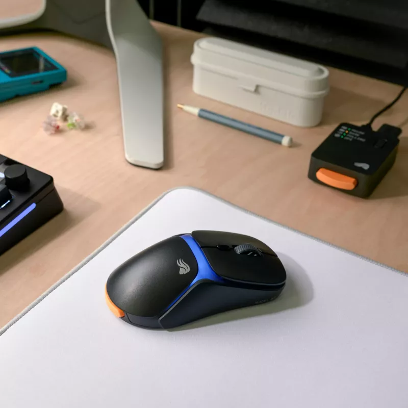 Glorious Gaming Model O3 Wireless mouse da gaming – InfinitePlay sistema di batterie ricaricabili intercambiabili, polling 8k, switch ottici con 130 milioni di clic, ultraleggero con 66 g, sensore ottico 30K-DPI, RGB – nero
