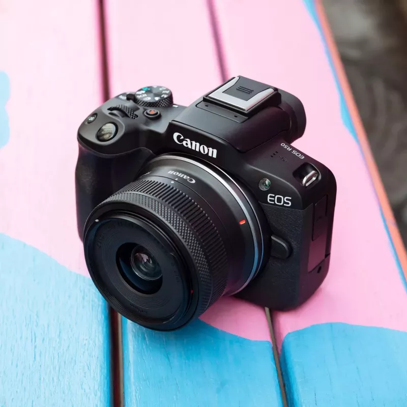 Canon EOS R50 kit fotocamera mirrorless con obiettivi RF-S 18-45mm e RF 75-300mm