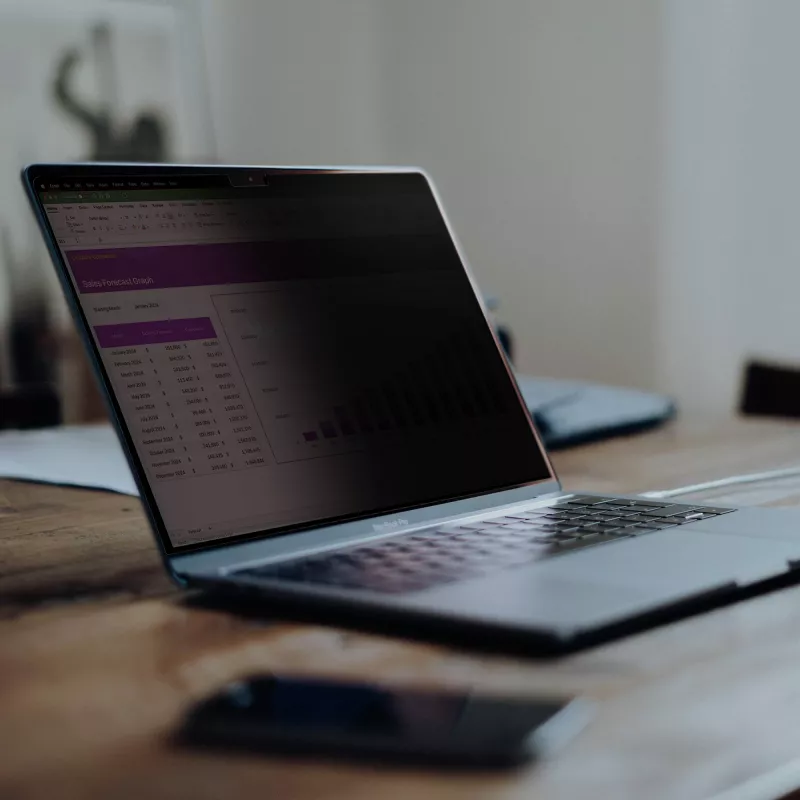 Filtro privacy flip-over per laptop da 13,3 pollici StarTech.com per MacBook Pro, antiriflesso e con riduzione della luce blu, filtro privacy, protezione schermo con angolo di visuale +/- 30°