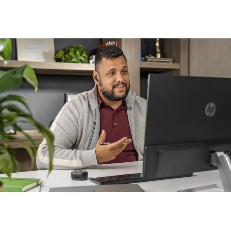HP Poly Voyager Free 60+M UC Carbon nero auricolari +BT700 adattatore USB-C +custodia di ricarica con touchscreen