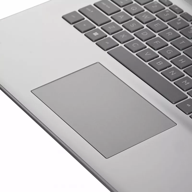 Laptop HP 17-CN3003D — display 17,3 pollici, Intel Core i3-N305, 8 GB RAM, 256 GB SSD, Bluetooth, Windows 11, argento