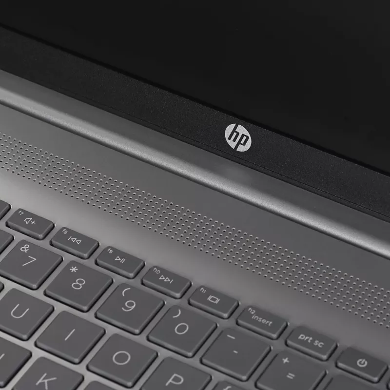 Laptop HP 17-CN3003D — display 17,3 pollici, Intel Core i3-N305, 8 GB RAM, 256 GB SSD, Bluetooth, Windows 11, argento