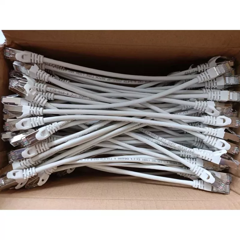 Equip 635513 Set di cavi patch Cat.6 S/FTP LSZH, RJ-45, 0,25 m, bianco, 100 pz