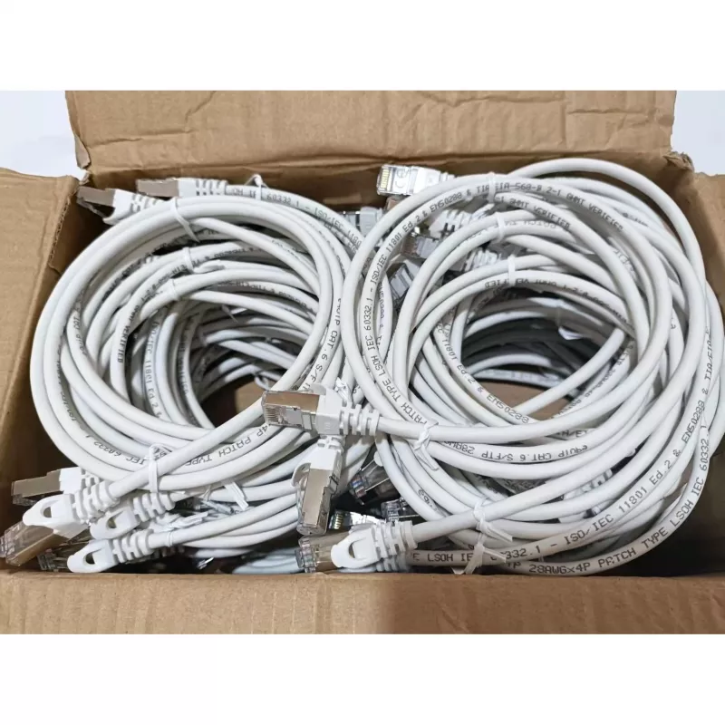 Equip 635510 Set di cavi patch Cat.6 S/FTP LSZH, RJ-45, 1 m, bianco, 40 pezzi
