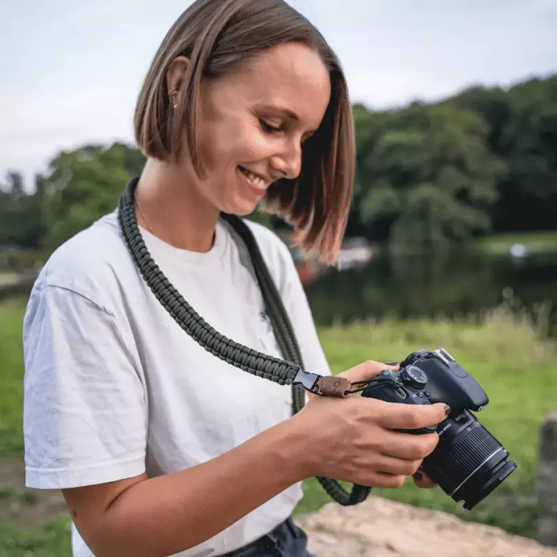 C-ROPE Traveler tracolla per fotocamera in paracord, 100 cm, Military Olive