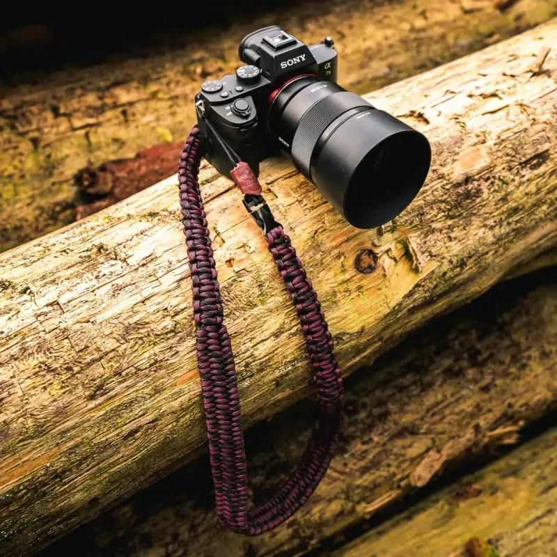 C-ROPE Traveler tracolla per fotocamera in paracord, 140 cm, Red Dots