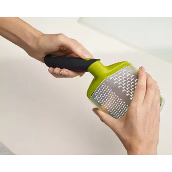 Grattugia con manico Joseph Joseph Twist Grip verde
