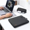 Kit sleeve Tomtoc TOM-A13-C12D per MacBook Pro/Air 13 pollici — nero