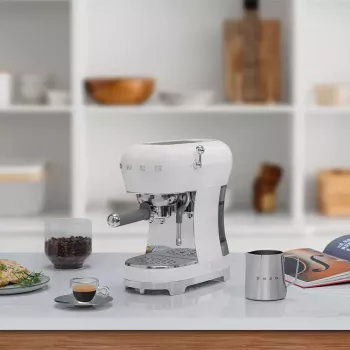 Macchina per caffè espresso Smeg 1,1 L ECF02WHEU