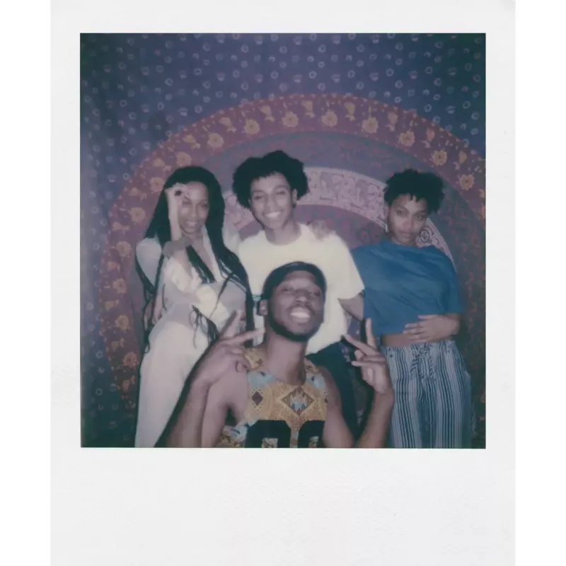Fotocamera istantanea POLAROID Now Gen 3 giallo — modello 9158, fotocamera istantanea analogica, flash integrato
