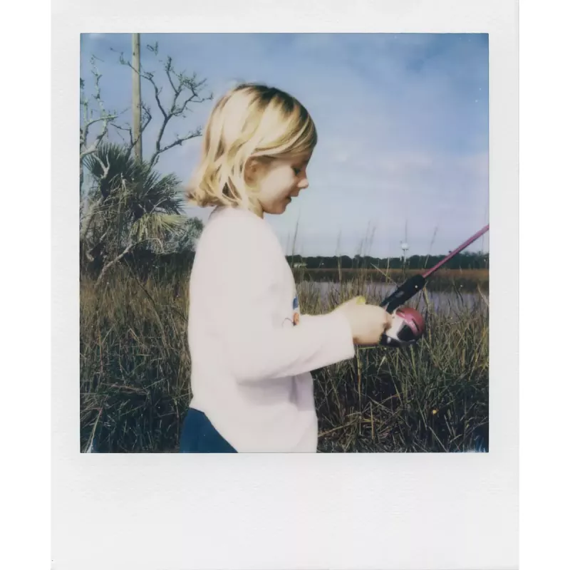 Fotocamera istantanea POLAROID Now Gen 3 giallo — modello 9158, fotocamera istantanea analogica, flash integrato