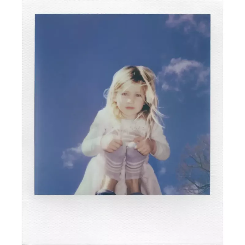 Fotocamera istantanea POLAROID Now Gen 3 giallo — modello 9158, fotocamera istantanea analogica, flash integrato