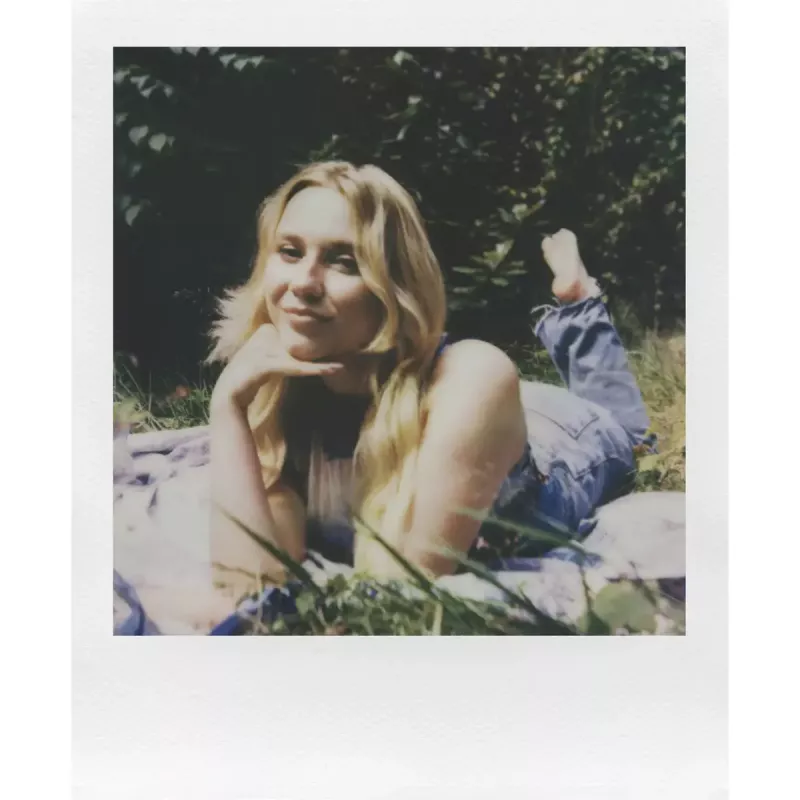 Fotocamera istantanea POLAROID Now Gen 3 giallo — modello 9158, fotocamera istantanea analogica, flash integrato