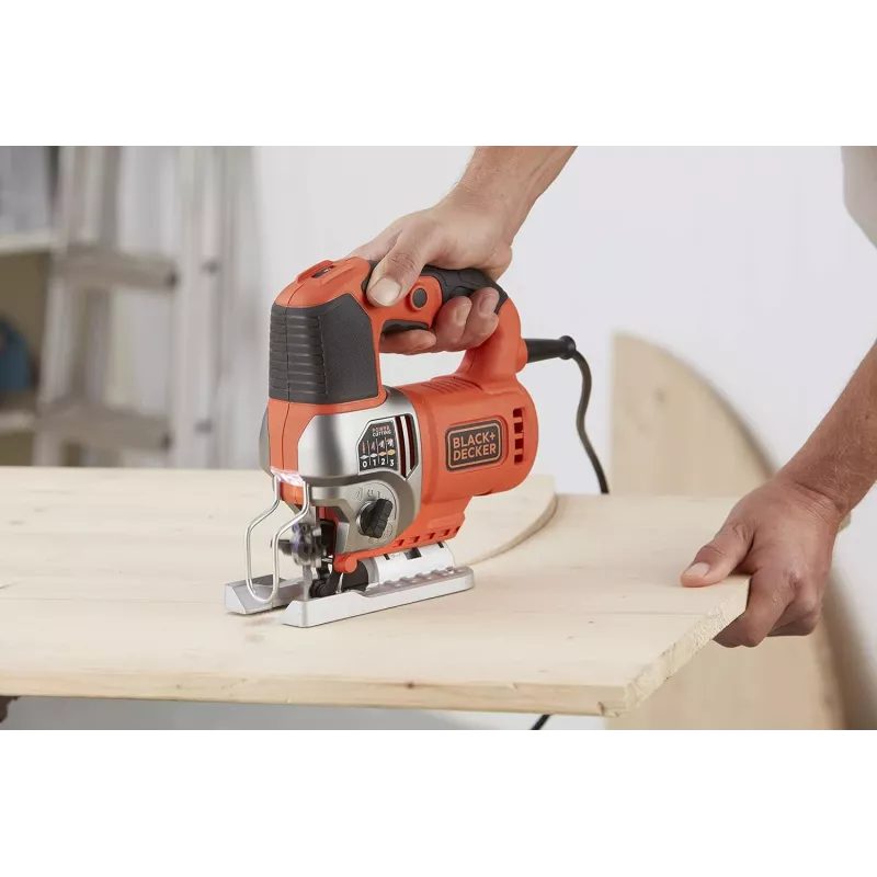 Black & Decker BES610K-QS seghetto alternativo pendolare 650W in Kitbox