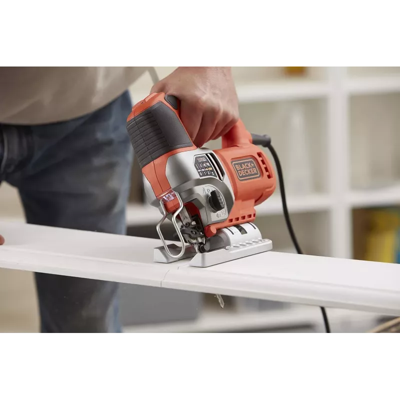 Black & Decker BES610K-QS seghetto alternativo pendolare 650W in Kitbox