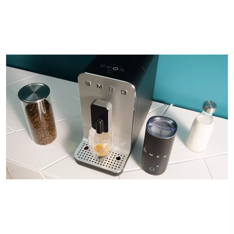 SMEG BCC11BLMEU macchina da caffè automatica con funzione vapore, nero opaco