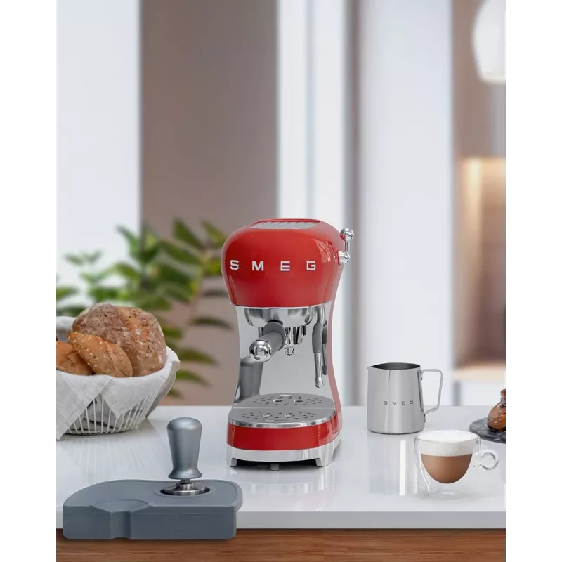Smeg ECF02RDEU macchina per espresso manuale 50's Style 1,1 L rossa