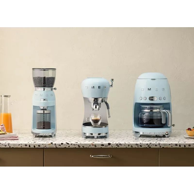 Smeg ECF02RDEU macchina per espresso manuale 50's Style 1,1 L rossa