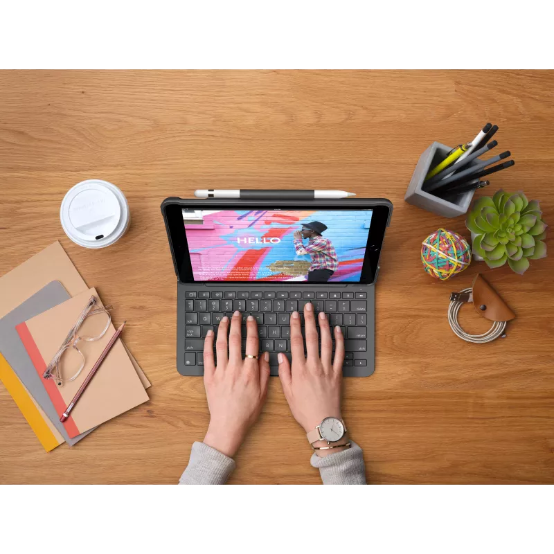 Logitech Slim Folio custodia con tastiera per iPad 10,2