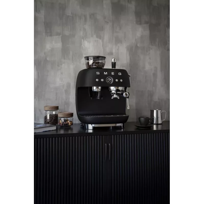 Smeg EGF03BLMEU macchina per espresso con macinacaffè, 1650 W, nero