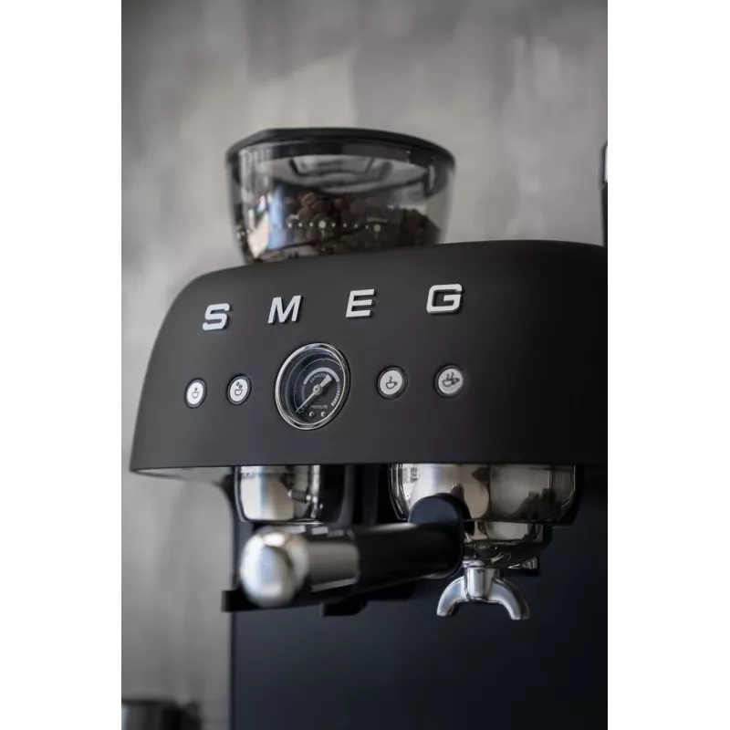 Smeg EGF03BLMEU macchina per espresso con macinacaffè, 1650 W, nero