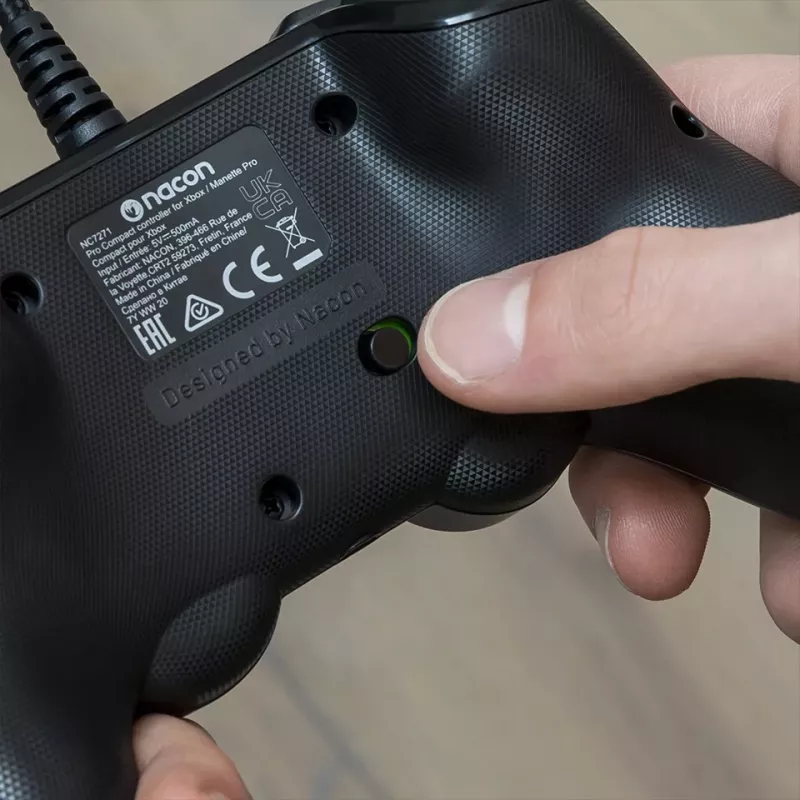 Nacon Compact Pro controller con filo per Xbox Series X|S, Xbox One e PC - bianco