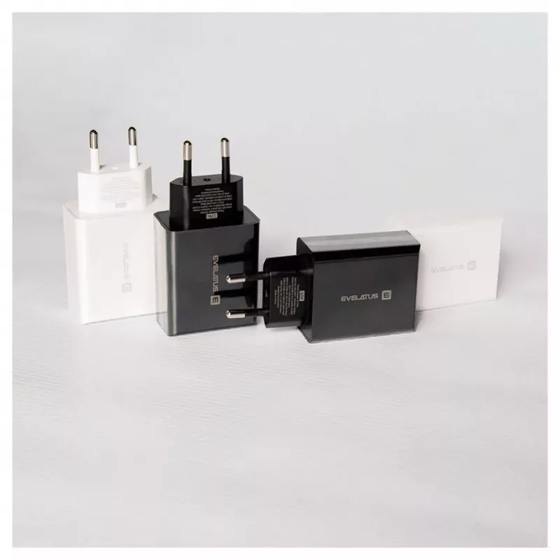 Evelatus ETC06 Caricabatterie da viaggio EU a parete 3 porte 32W USB-C / USB-A2 bianco