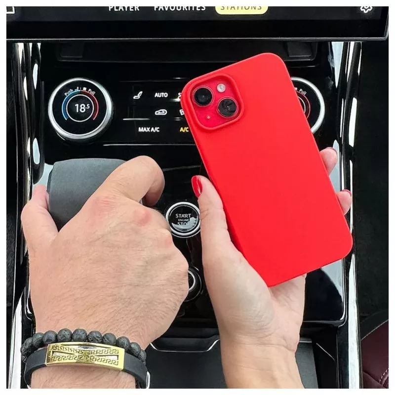 Evelatus Custodia in silicone Premium Soft Touch per Apple iPhone 15 rossa