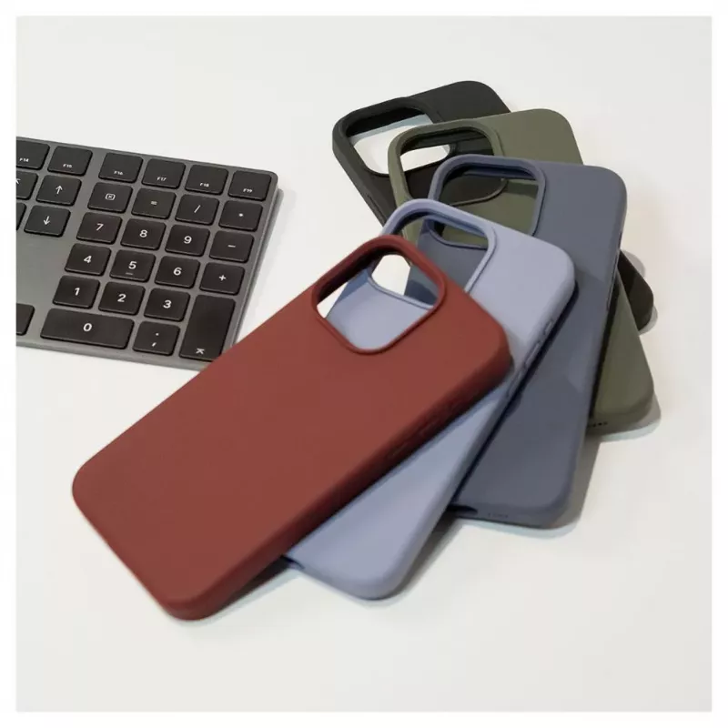 Evelatus Custodia in silicone Premium Soft Touch per Apple iPhone 15 Plus nera
