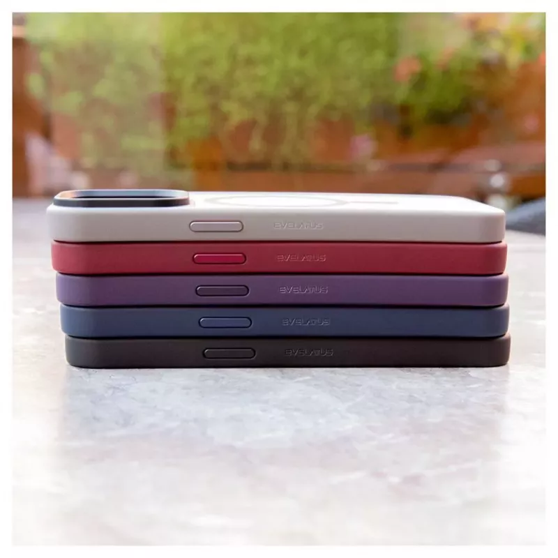 Evelatus Custodia ibrida con MagSafe PC+TPU per Apple iPhone 15 argento