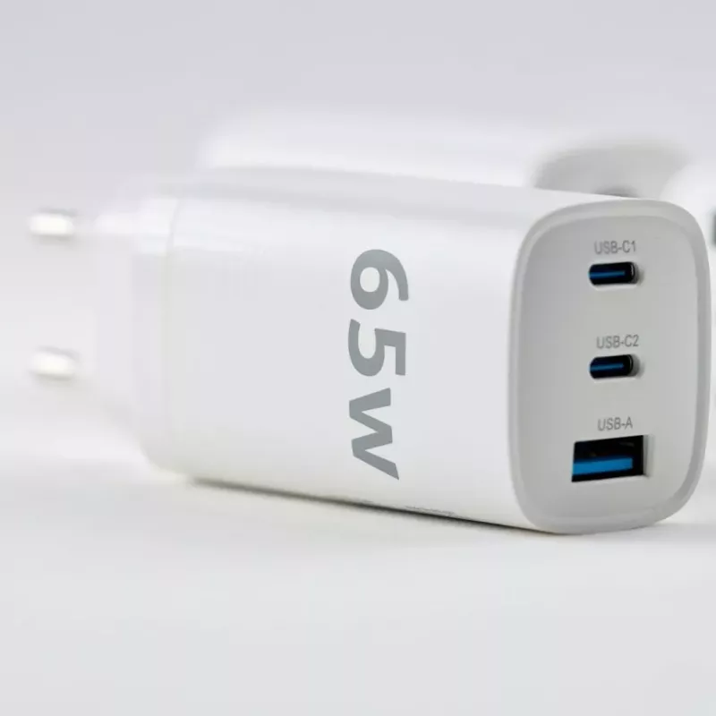 Evelatus Caricabatterie rapido 65W Max EU USB-C1/USB-C1/USB-A bianco