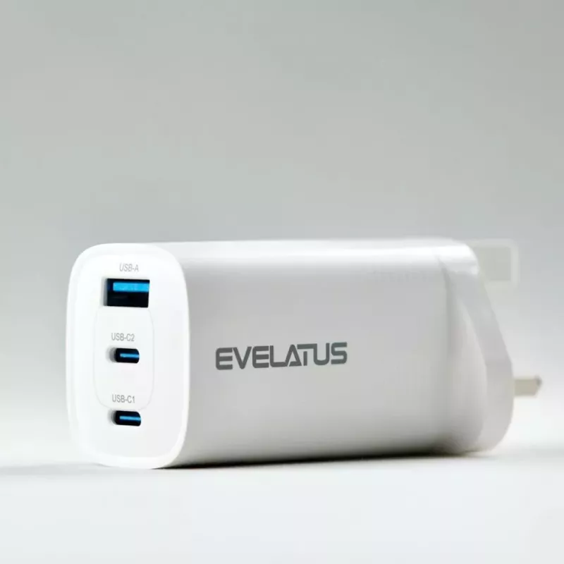 Evelatus Caricabatterie rapido 65W Max UK USB-C1/USB-C1/USB-A bianco
