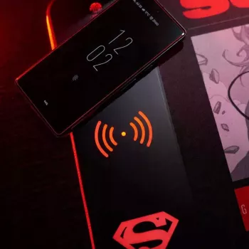 Numskull tappetino mouse DC Comics Superman ricarica wireless 30x80cm