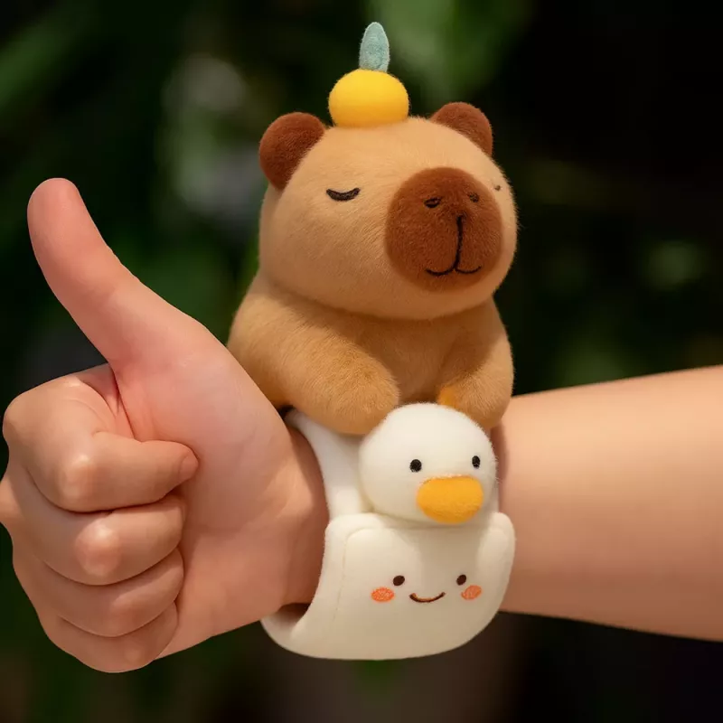 LEAN TOYS Bracciale a scatto in peluche Oca con Capibara