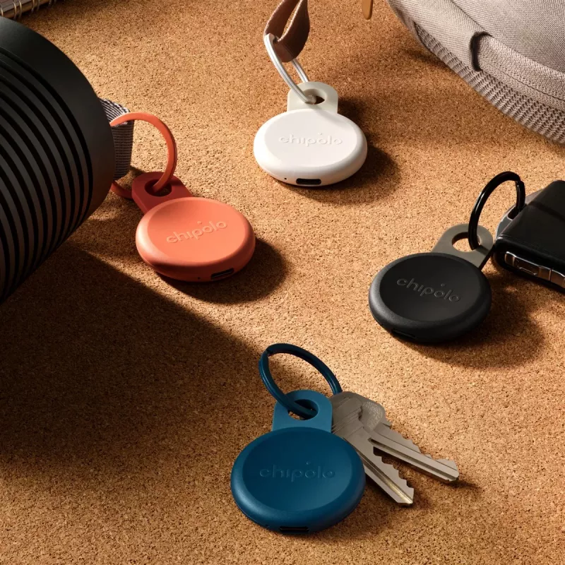 Chipolo LOOP – tracker Bluetooth ricaricabile con cinturino in silicone per iOS e Android, confezione da 4 (Charcoal, Chalk, Navy, Coral)