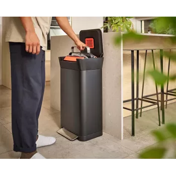 Joseph Joseph Titan compattatore di rifiuti 30L nero