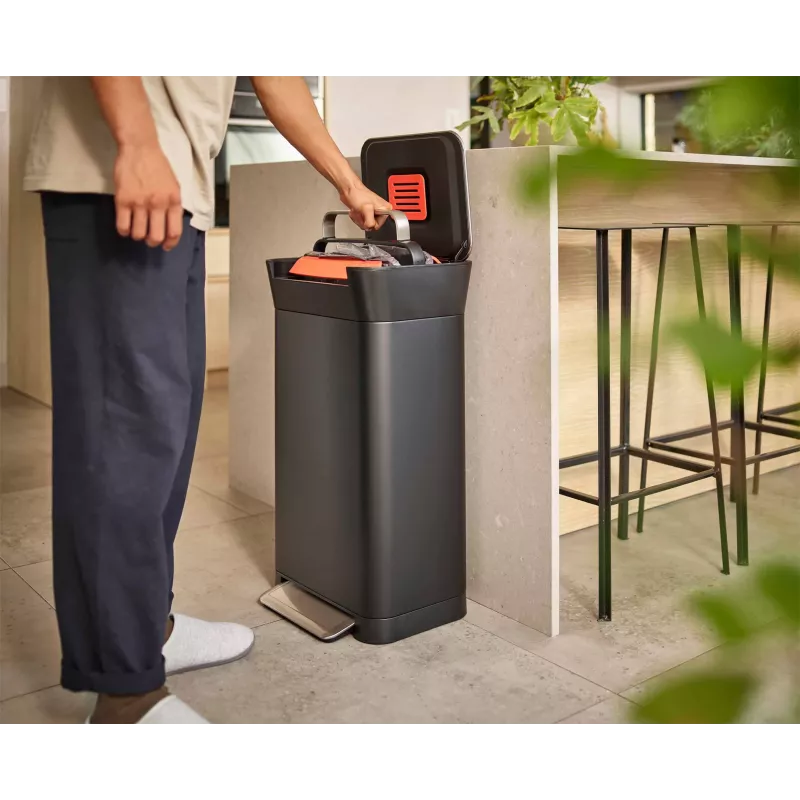 Joseph Joseph Titan compattatore di rifiuti 30L nero