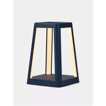 LEXON Lantern Lampada LED portatile con ricarica wireless Qi blu scuro LH94DB